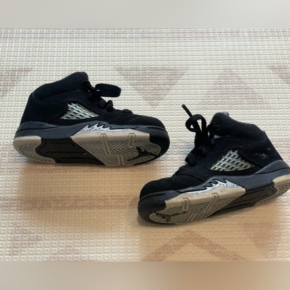 Air Jordan 5 Retro - Picture 2 of 8